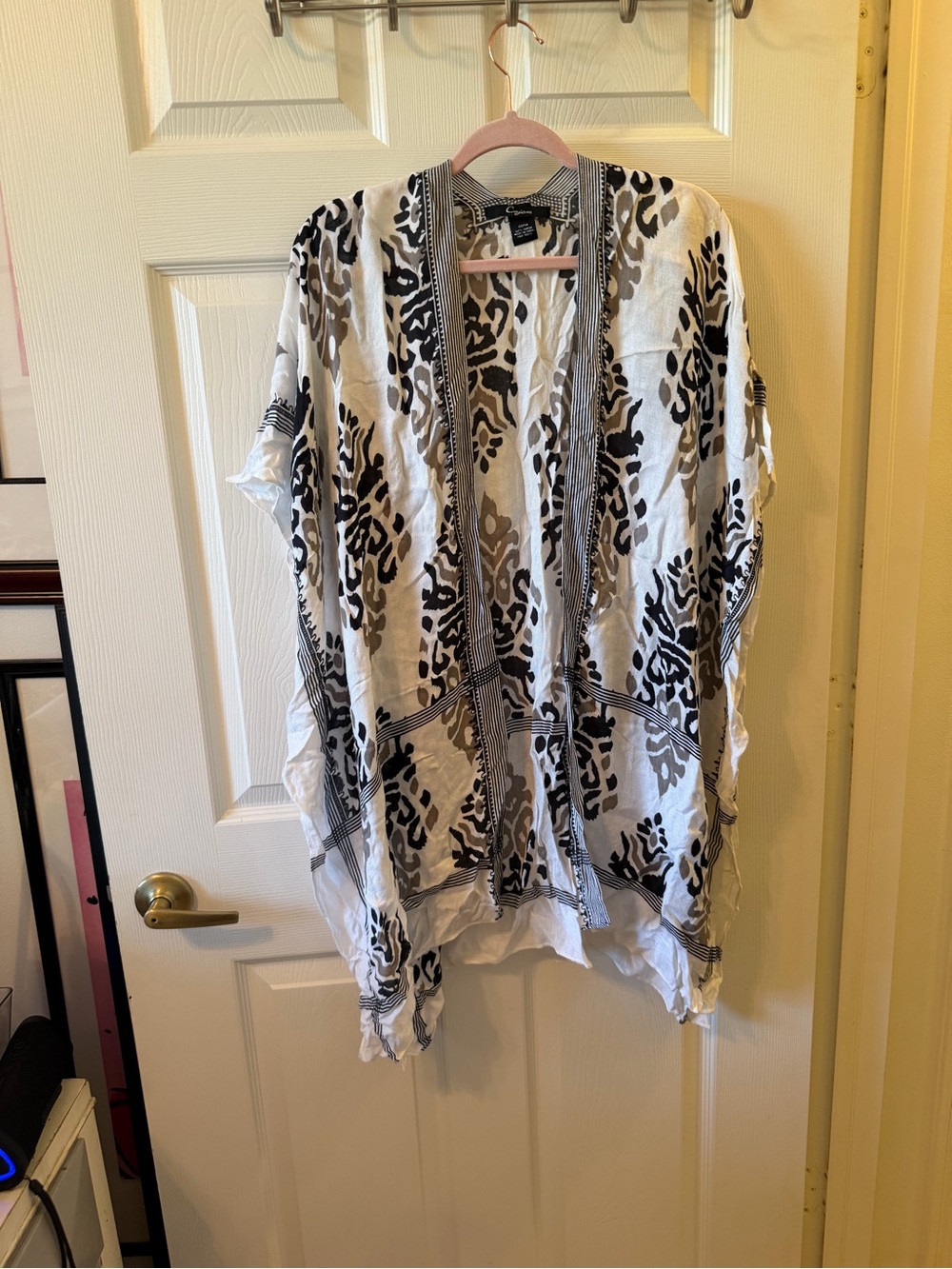 Cejon Black and White Open-Front Kimono Cape